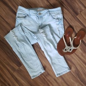 Very light wash ELITE JEANS. Jeggings distressed
